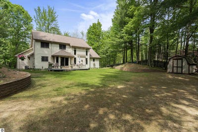 /international/us/4340-hampshire-drive-williamsburg-mi-110108502735/