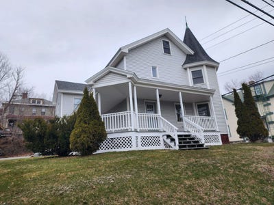 /international/us/73-pleasant-street-littleton-nh-110109059394/
