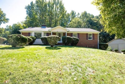 /international/us/2420-kingsgate-drive-winston-salem-nc-110120460546/