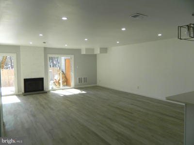 /international/us/304-bromley-estate-pine-hill-nj-110101239516/