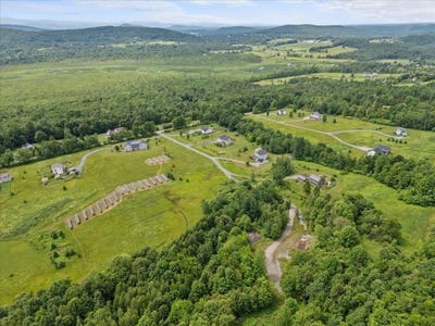 /international/us/127-hidden-acres-drive-monkton-vt-110100312184/