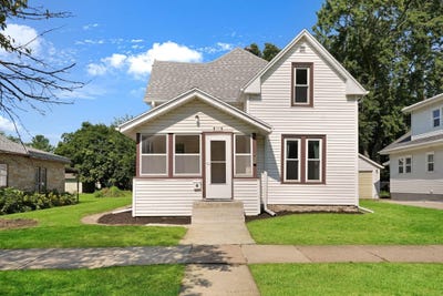 /international/us/1927-clay-street-cedar-falls-ia-110101237743/