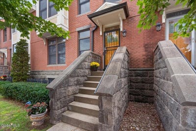 /international/us/146-high-rock-avenue-saratoga-springs-ny-110120129495/