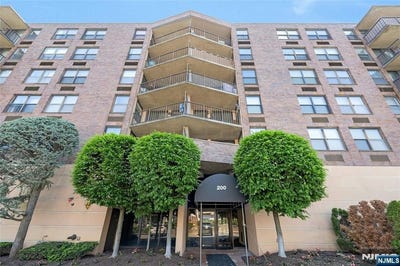 /international/us/200-division-street-cliffside-park-nj-110108178551/