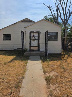 /international/us/427-clark-avenue-stinnett-tx-110119577928/
