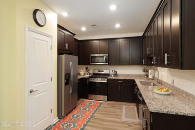 /international/us/750-lighthouse-drive-barnegat-nj-110107856826/