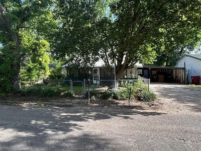 /international/us/106-e-hackberry-street-leonard-tx-110097482081/