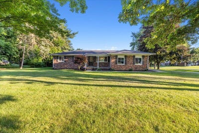 /international/us/8572-lee-rd-road-brighton-mi-110101148757/?lang=en
