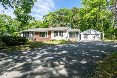 /international/us/844-shootflying-hill-road-centerville-ma-110108637709/