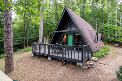 /international/us/155-chriscott-lane-saluda-nc-110099490146/