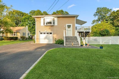 /international/us/107-avenue-a-holbrook-ny-110109833156/