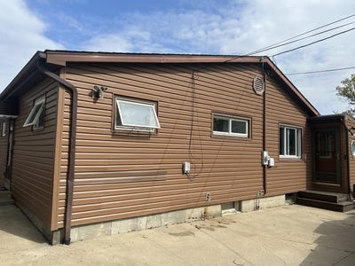 /international/us/8212-w-128th-place-cedar-lake-in-110107716726/