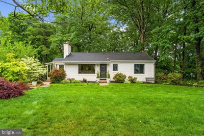 /international/us/4441-village-drive-fairfax-va-110108344919/