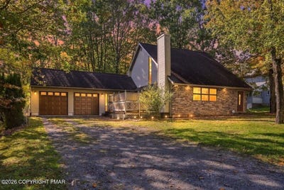/international/us/28-heath-lane-mount-pocono-pa-110120464982/