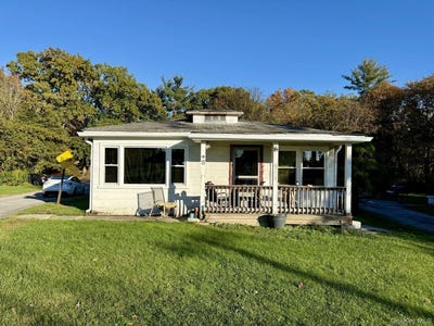 /international/us/8-e-dorsey-lane-poughkeepsie-ny-110120682157/