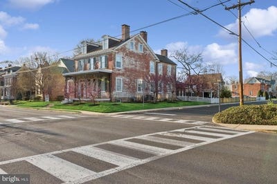 /international/us/115-e-washington-avenue-newtown-pa-110099240702/