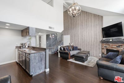 /international/us/15946-vanowen-st-van-nuys-ca-110108474249/