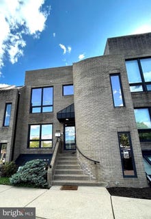 /international/us/6722-curran-st-mclean-va-110107635132/