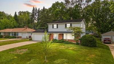 /international/us/2195-burr-street-n-maplewood-mn-110108448468/