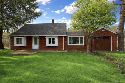 /international/us/24-lindner-place-smithtown-ny-110104330596/