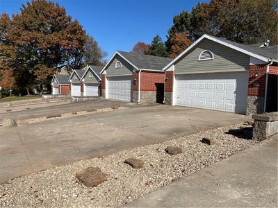 /international/us/2072-n-kantz-lane-fayetteville-ar-110105316941/