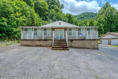 /international/us/9598-highway-119-n-jenkins-ky-110109103680/