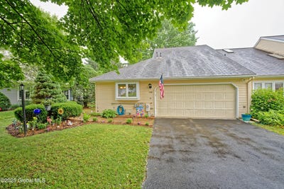 /international/us/100-brightonwood-road-bethlehem-ny-110100446752/