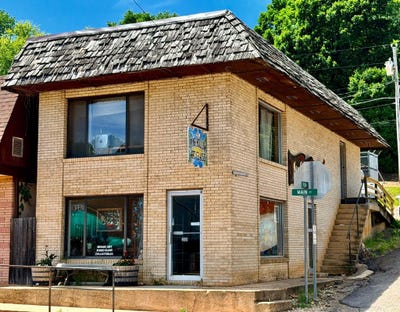 /international/us/16288-plum-street-eminence-mo-110108229458/