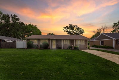 /international/us/69-paddock-street-montgomery-il-110107995911/