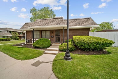 /international/us/1289-court-d-hanover-park-il-110108220513/