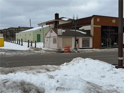 /international/us/816-cleveland-avenue-nw-canton-oh-110105726416/