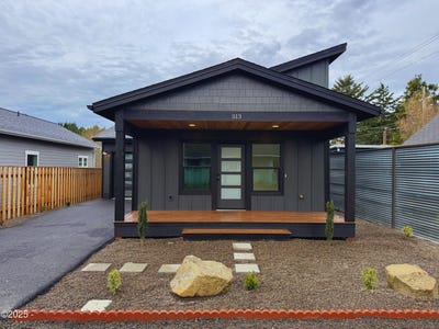 /international/us/313-se-oar-avenue-lincoln-city-or-110104220213/