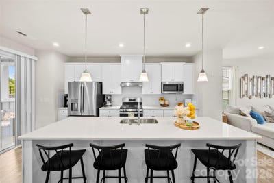 /international/us/614-crudent-road-tega-cay-sc-110108166653/