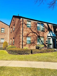 /international/us/196-58-69th-avenue-fresh-meadows-ny-110104493558/