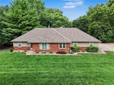 /international/us/5408-osage-drive-st-joseph-mo-110119560066/