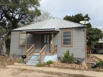 /international/us/305-e-thornton-street-three-rivers-tx-110104241819/