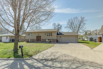 /international/us/1200-craigs-court-spencer-ia-110107652621/