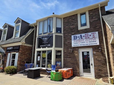 /international/us/983-w-ann-arbor-trail-plymouth-mi-110108539426/