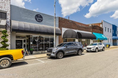 /international/us/712-s-madison-street-whiteville-nc-110099775846/