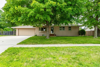 /international/us/900-1st-street-waukee-ia-110109198036/