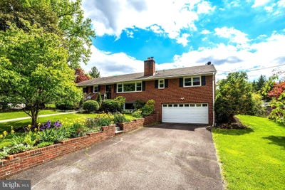 /international/us/8906-dogue-drive-alexandria-va-110108079185/