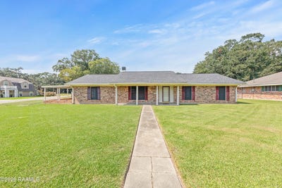 /international/us/403-gaston-street-breaux-bridge-la-110120037863/
