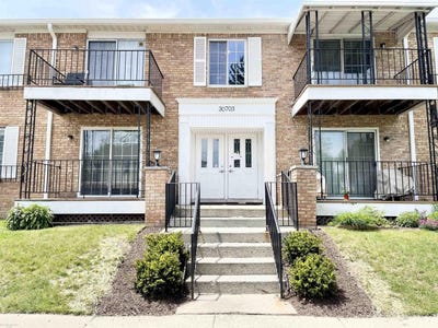 /international/us/30703-shiawassee-street-farmington-mi-110108734588/