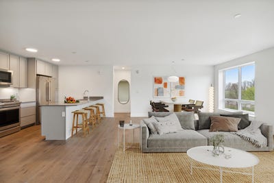 /international/us/218-washington-avenue-portland-me-110099449792/