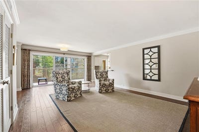 /international/us/310-w-49-street-s-kansas-city-mo-110108496046/