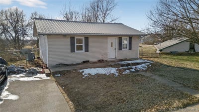 /international/us/702-s-spring-street-cole-camp-mo-110105632112/