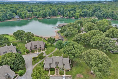 /international/us/111-fawn-haven-ln-huddleston-va-110108396462/