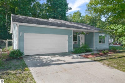 /international/us/5173-palmer-place-traverse-city-mi-110109699795/
