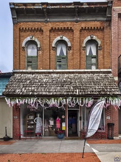 /international/us/405-new-york-ave-holton-ks-110100211262/