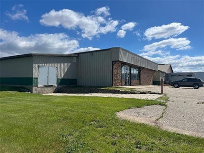 /international/us/801-e-highway-212-hector-mn-110107519723/
